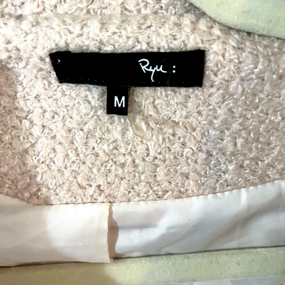 Ladies Ryu Boucle wool blend coat Anthropologie, Size M, Beige,nice snap front - Picture 2 of 5